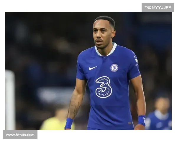 马赛前锋奥巴梅扬一射两传，展现顶级射手效率。